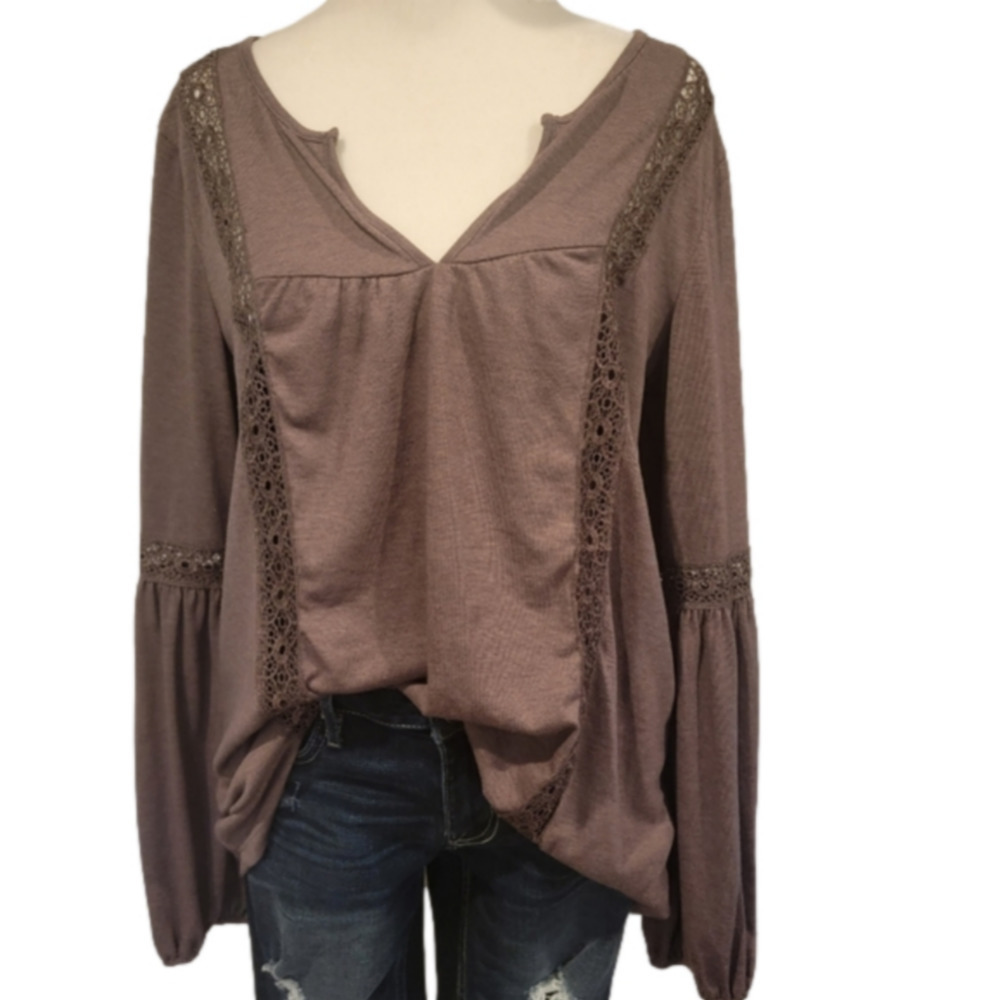 CHARLOTTE Russe Long Sleeve V-neck Lace Cutout Top Size S